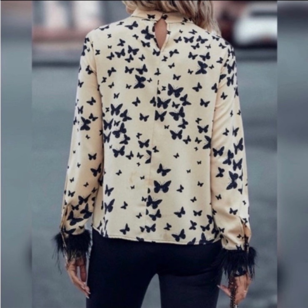 FUZZY TRIM LONG SLEEVE TOP - Picture 2 of 8